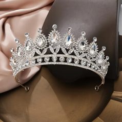 Torta tiara ezüst kövekkel díszített
