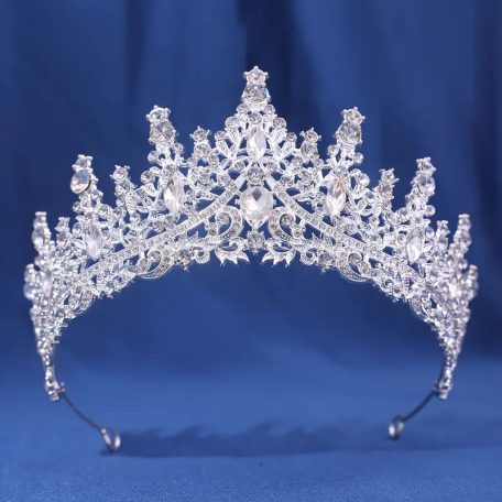 Torta tiara ezüst strasszkövekkel