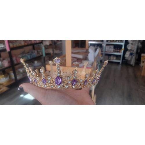 Torta tiara arany színű lila strasszkövekkel