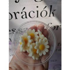 Kamilla 9 db fehér sárga középpel