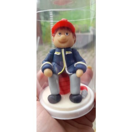 Tűzoltó nagy marcipán figura