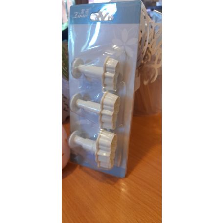 Műanyag fondant/marcipán kiszúró apró rózsaminta 3 db/cs