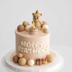 Maci tortadísz barna