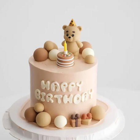 Maci tortadísz barna