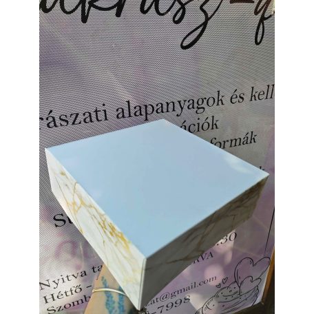 Süteményes doboz arany-fehér márvány mintával 25x25x8cm